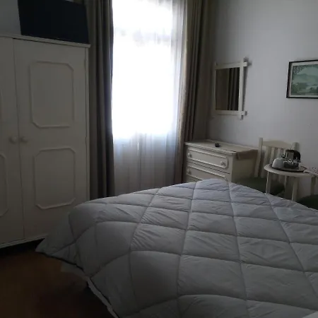בית הארחה Pensao Residencial Teresinha