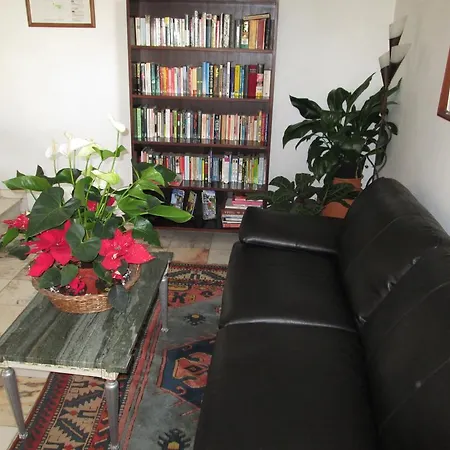 Pensao Residencial Teresinha בית הארחה פונשל