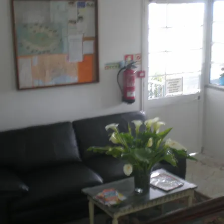 בית הארחה Pensao Residencial Teresinha 2*