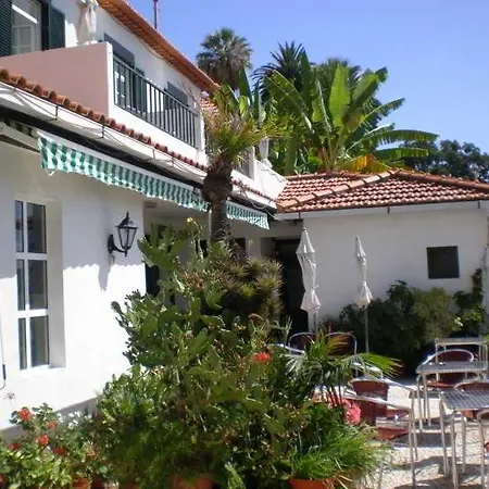 בית הארחה Pensao Residencial Teresinha 2*