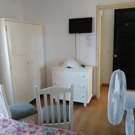 Pensao Residencial Teresinha בית הארחה פונשל