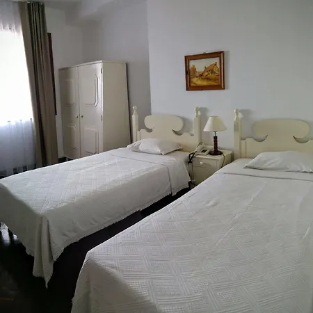 Pensao Residencial Teresinha 2* פונשל