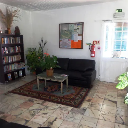 בית הארחה Pensao Residencial Teresinha 2*