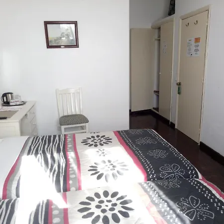 Pensao Residencial Teresinha 2* פונשל